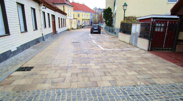 Rathausgasse und Vorplatz Altes Rathaus Wiener Neudorf