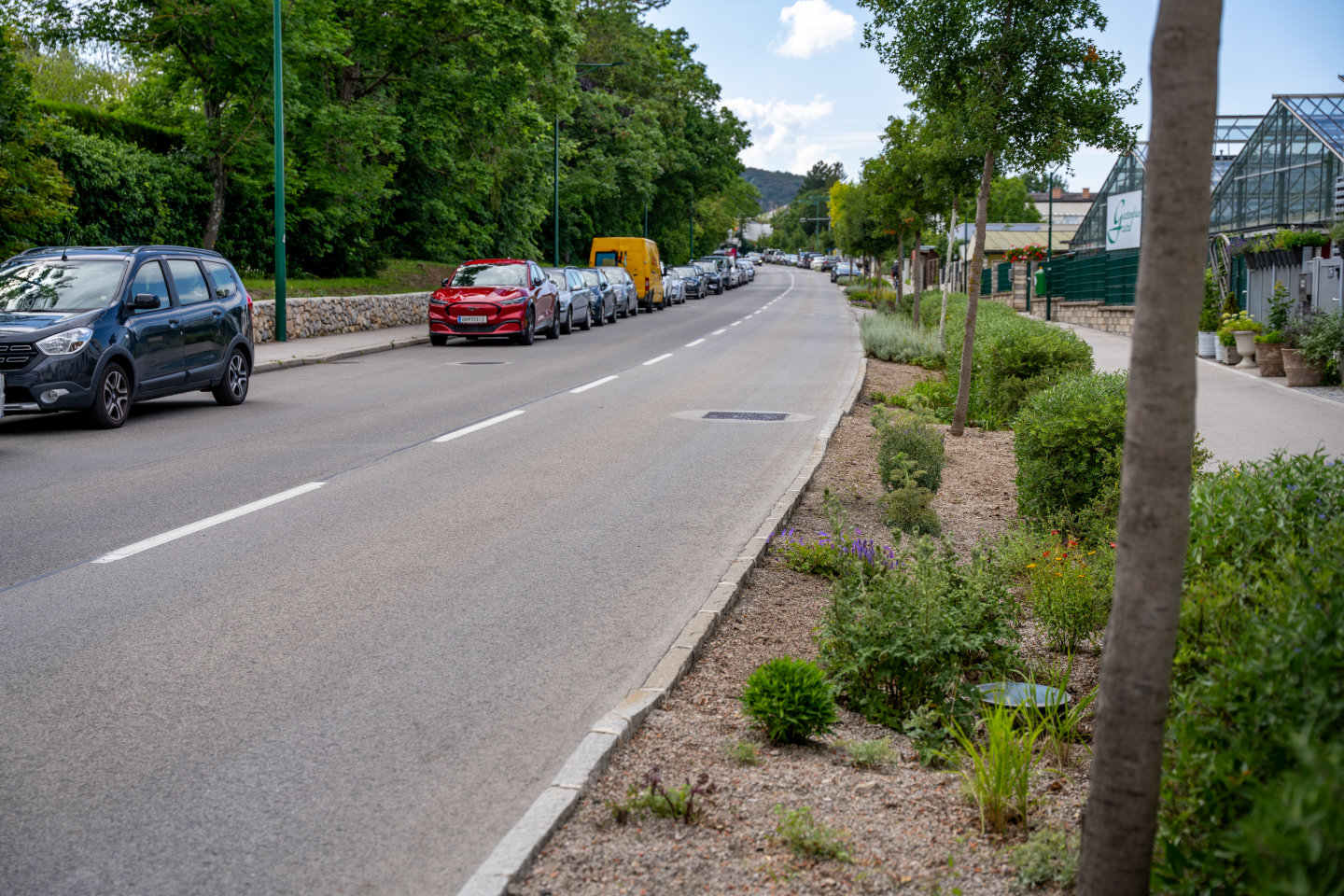 Guntramsdorferstraße L2087 und Friedhofsparkplatz Mödling