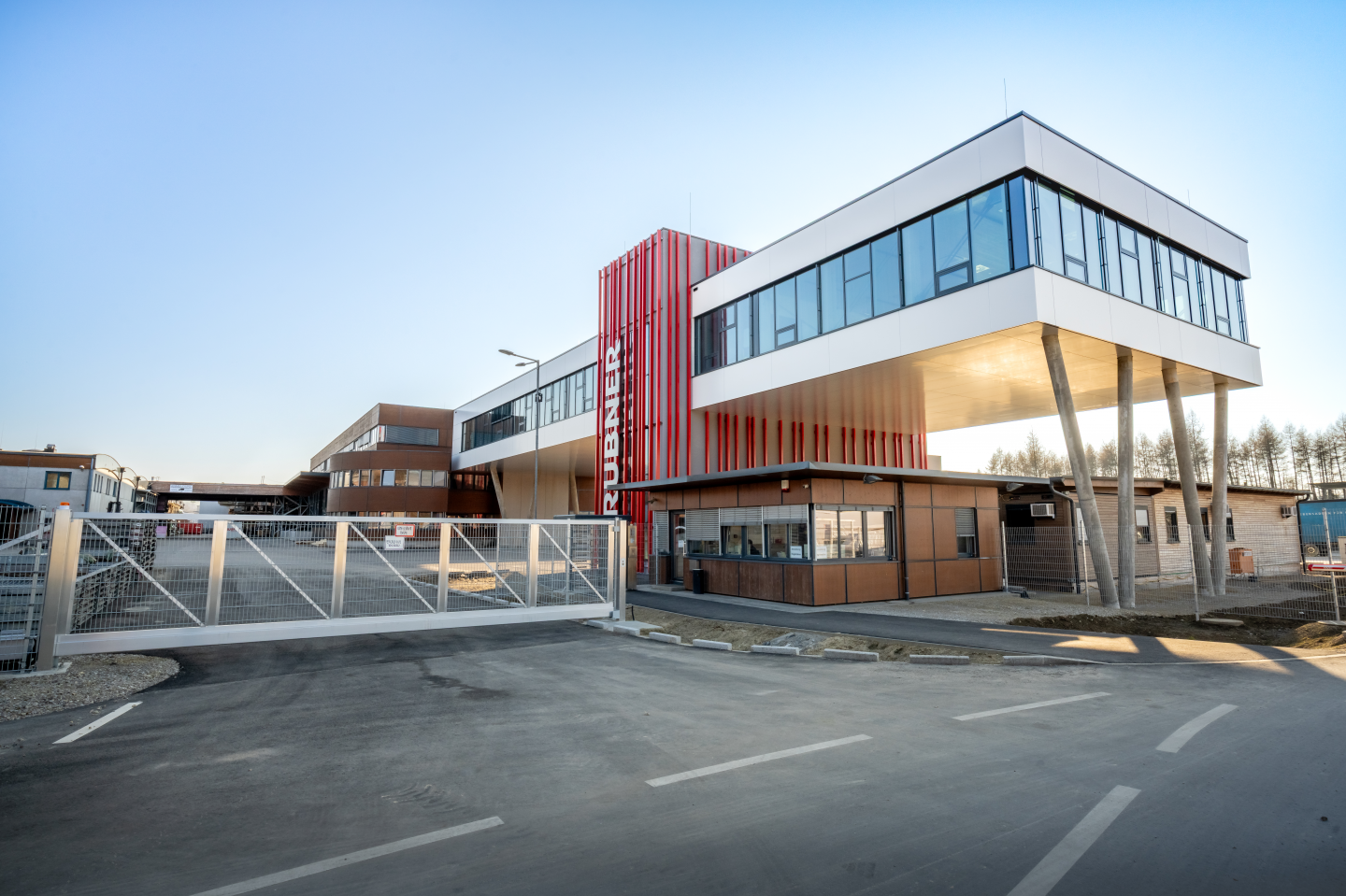 Neugestaltung Zufahrt, Stellplatzanlage und Lagerflächen Rubner Ober-Grafendorf